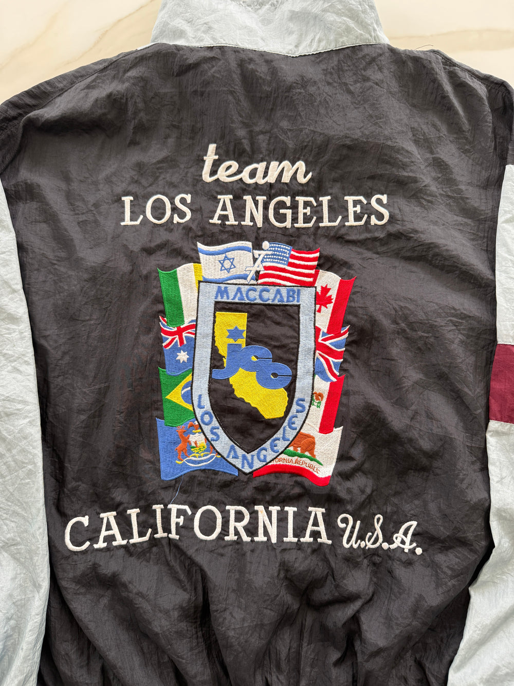 Vintage Trainingszipper 90er Vibes mit Stickerei